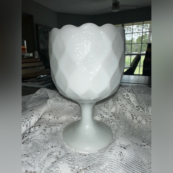 Scalloped edge milk glass goblet - Picture 1 of 4